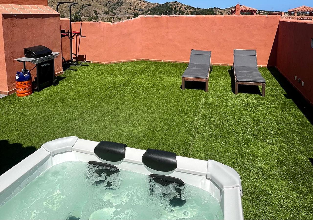 Apartment Penthouse Paradise - Jacuzzi & Sea Views! *